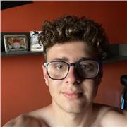 Ciao! Sono Gabriele, uno studente che si diplomerà quest'anno e possiedo il certificato di inglese livello C1